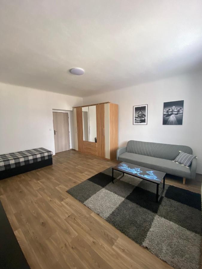 Cerna Ruze - Apartman 3 Плзень Екстер'єр фото