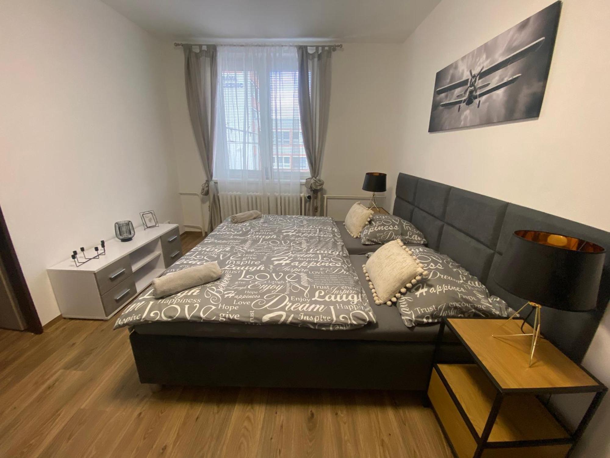 Cerna Ruze - Apartman 3 Плзень Екстер'єр фото